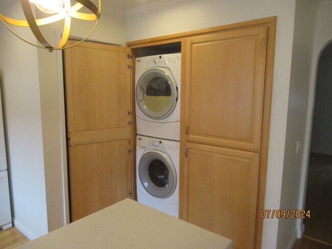 Foto del edificio - 2 Story - Condo