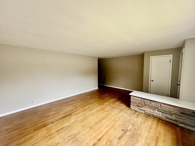 Foto del edificio - 719 Waldo Blvd