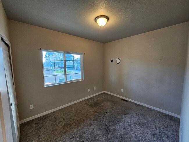 Foto del edificio - 5 Bed 3 Bath in Dublin North!