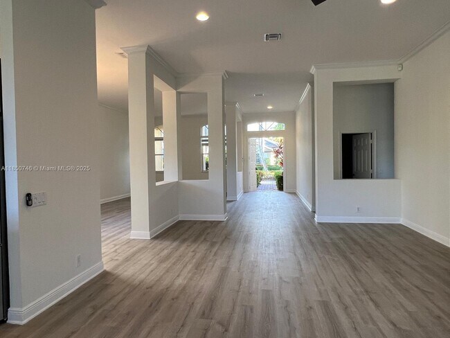 Foto del edificio - 2408 Deer Creek Rd