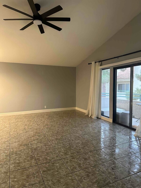Foto del edificio - 950 N Sloan Ln