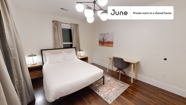 Building Photo - Private bedroom in 3 bed/1 bath Home