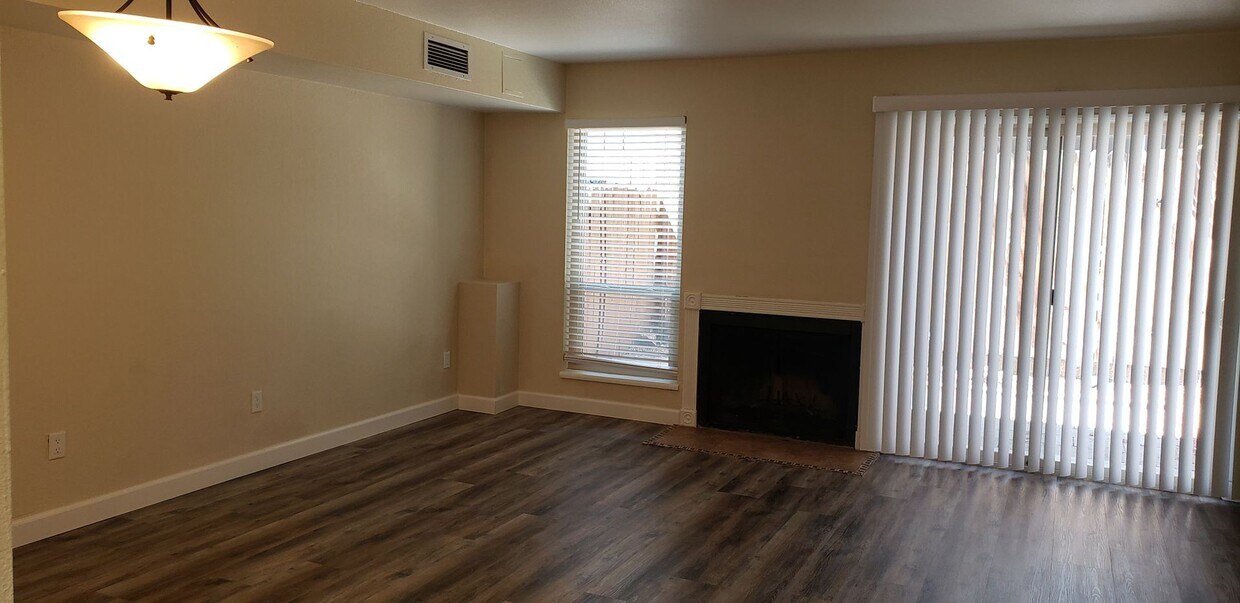Primary Photo - LARGE, LUXURIOUS TOWN HOME WITH A PRIVATE ...