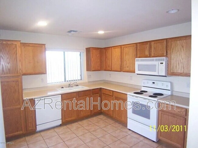 Foto del edificio - 701 S 122nd Ave