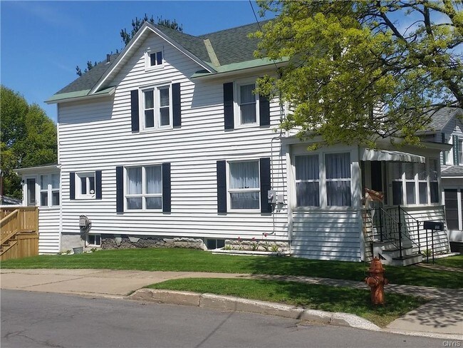 Building Photo - 123 E Utica St
