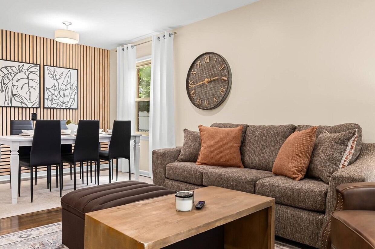 Foto principal - 28232 Floral St