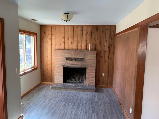 Building Photo - 1671 E Miles Ave