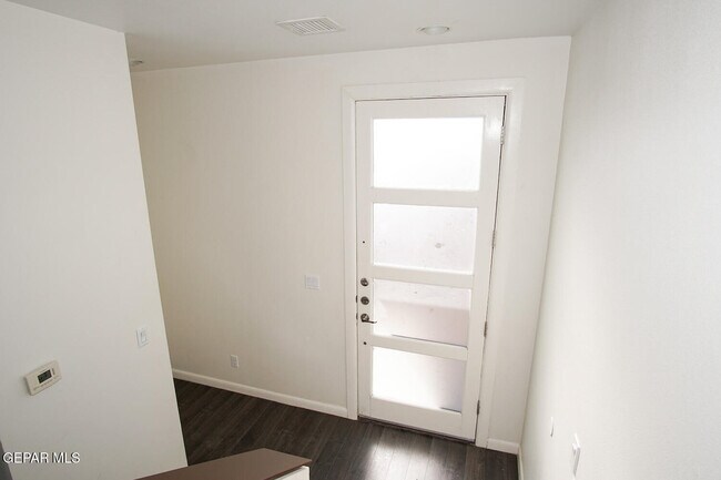 Foto del edificio - 6262 Woodrow Bean Transmountain