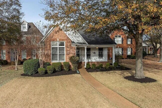 Foto del edificio - 7520 Crystal Lake Dr