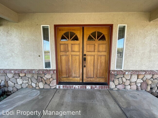 Building Photo - 3 br, 2 bath House - 21470 N Kennefick Road