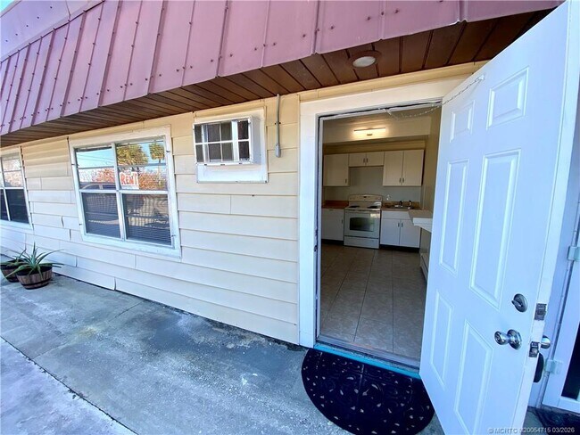 Foto del edificio - 4800 NE Blue Heron Ln