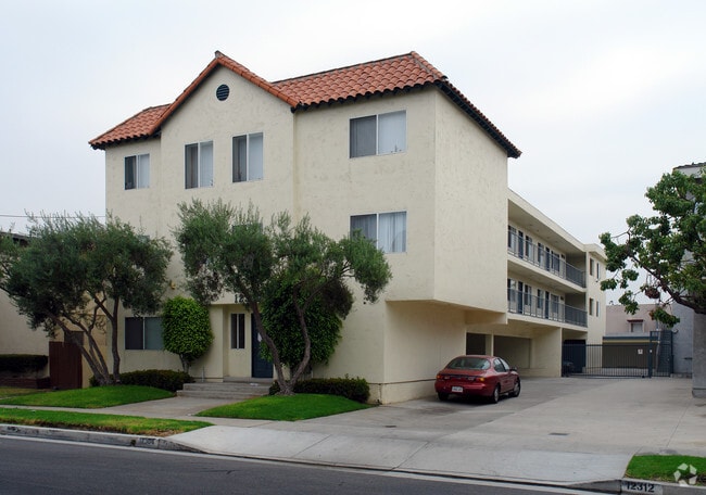 Building Photo - 12304 Grevillea Ave.