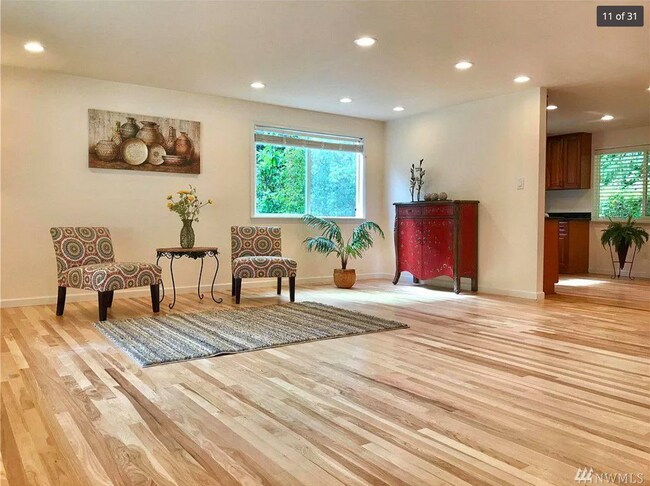 Foto del edificio - 305 N 188th St