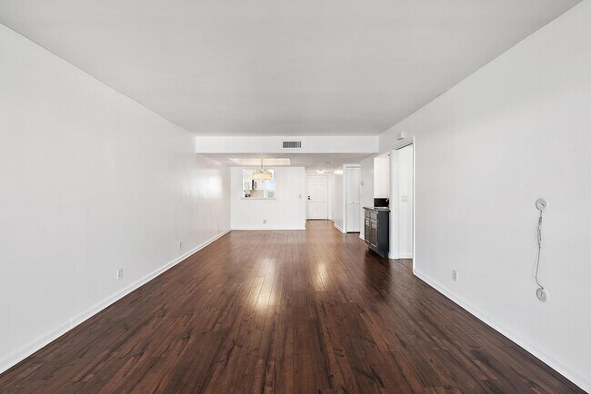 Foto del edificio - 155 Yacht Club Dr