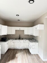 Building Photo - 1441 N Erie St