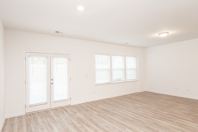 Foto del edificio - Beautifully designed 3-bedroom, 2.5-bath end-unit townhome in Suwanee