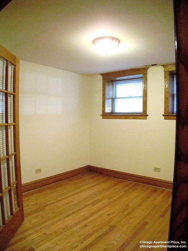 Building Photo - 3902 N Greenview Ave
