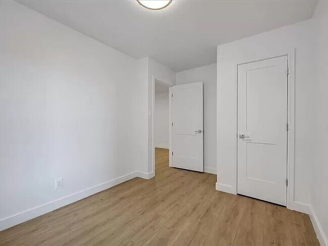 Foto del edificio - 880 68th St