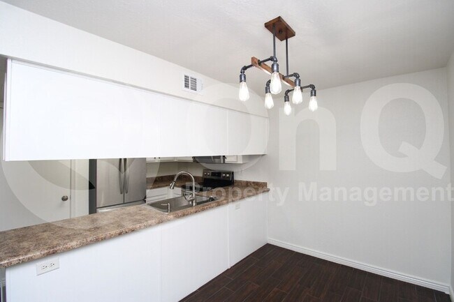 Building Photo - 18811 N 19th Ave