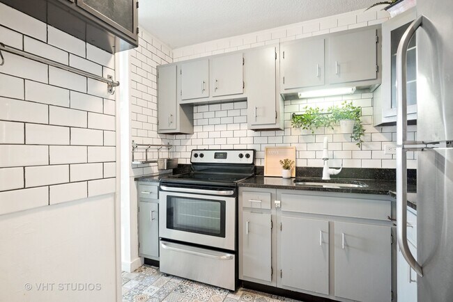 Building Photo - 5100 N Marine Dr