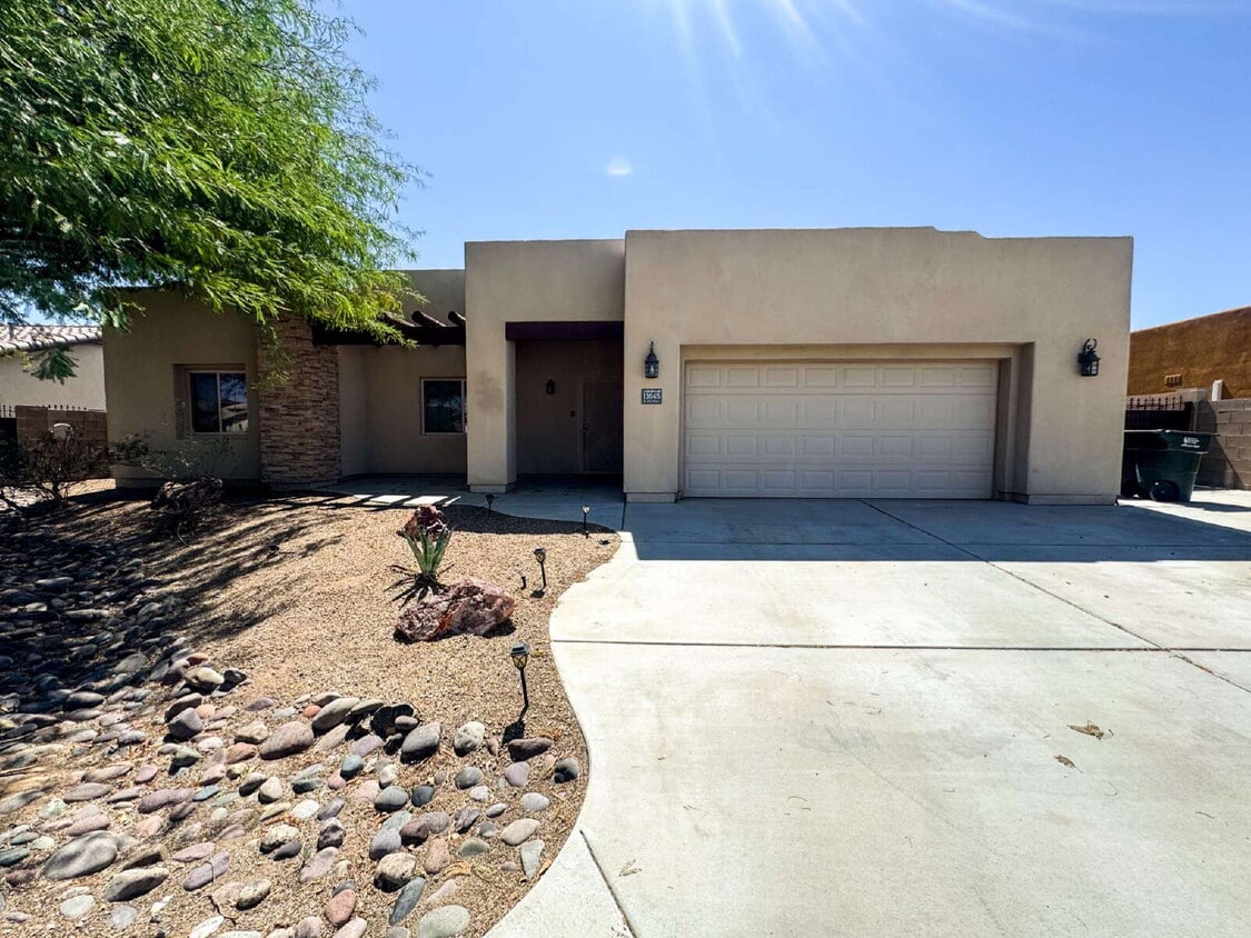 Primary Photo - "3-Bed, 2-Bath Retreat in Estrella, Mesa D...