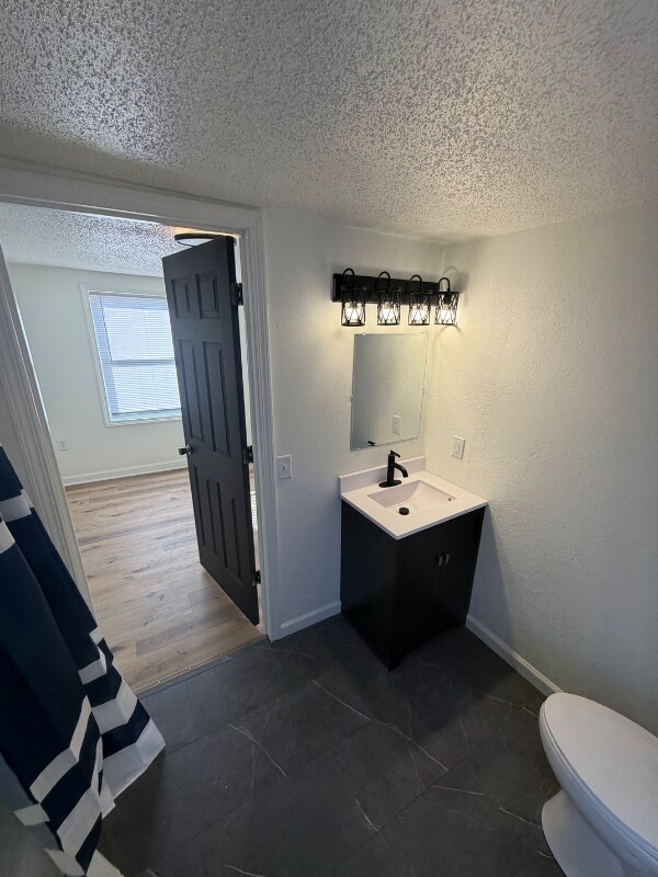 Foto del edificio - 2451 Chelsea Ave