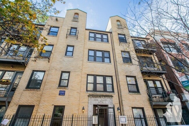 Building Photo - 916 W Dakin St