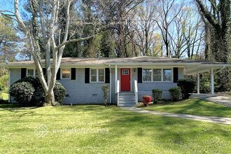 Building Photo - 2365 Shamrock Dr