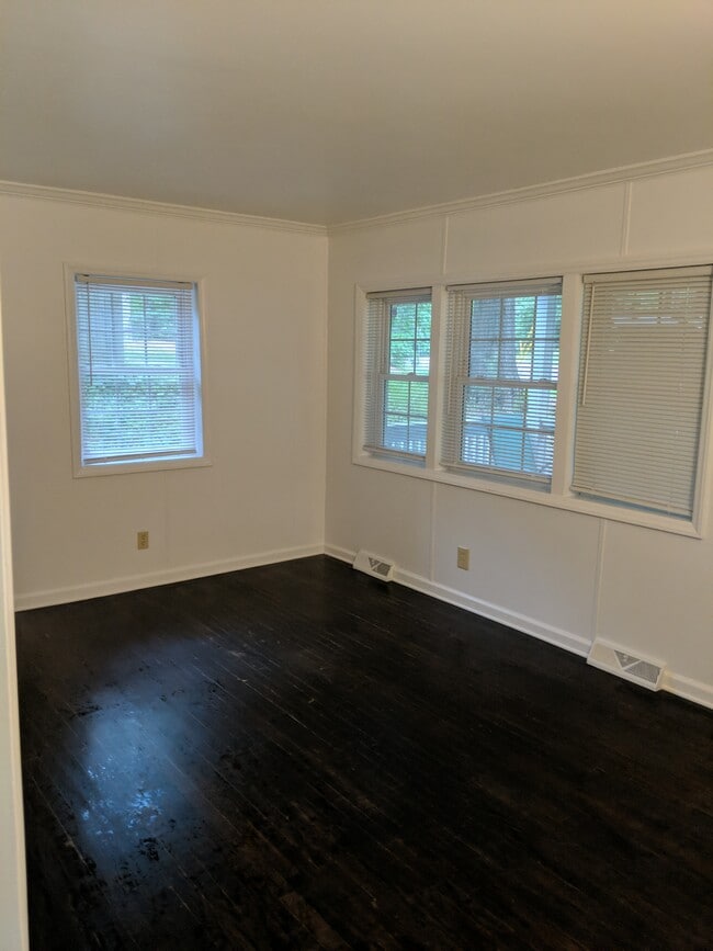 Building Photo - 609 Pearson Dr