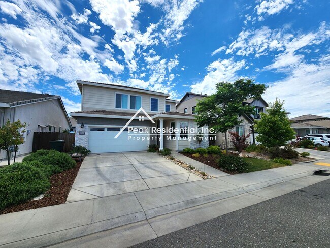 Foto del edificio - Updated 4bd/3ba Roseville Home with 2 Car ...