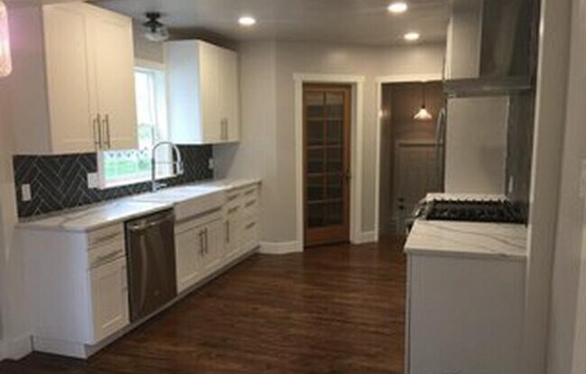 Building Photo - 1601 15th Ave