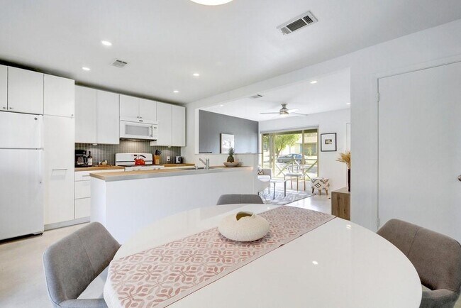 Foto del edificio - 4620 Englewood Dr