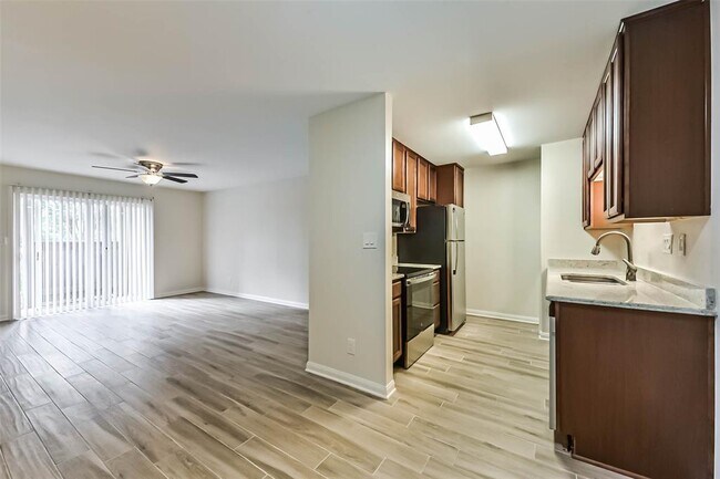 Foto del edificio - 1860 White Oak Dr
