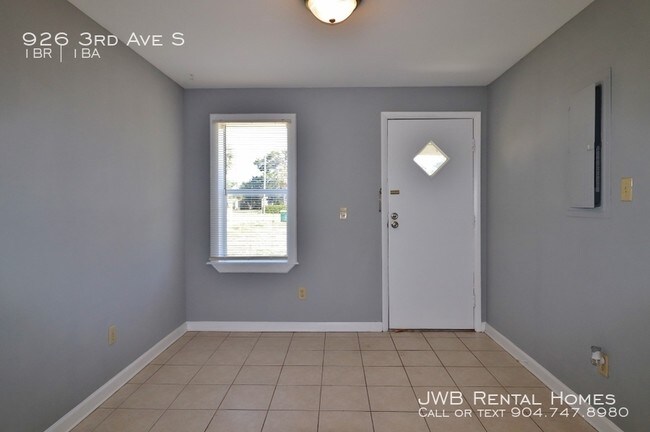 Building Photo - 926 3rd Ave S