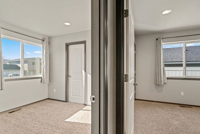 Foto del edificio - Newly 3 Bedroom 2 Bath, 2 Car Attached Garage