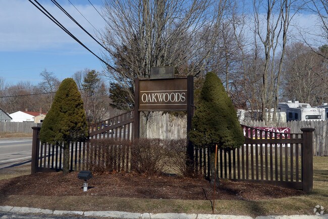 Foto del edificio - Oakwoods Apartments