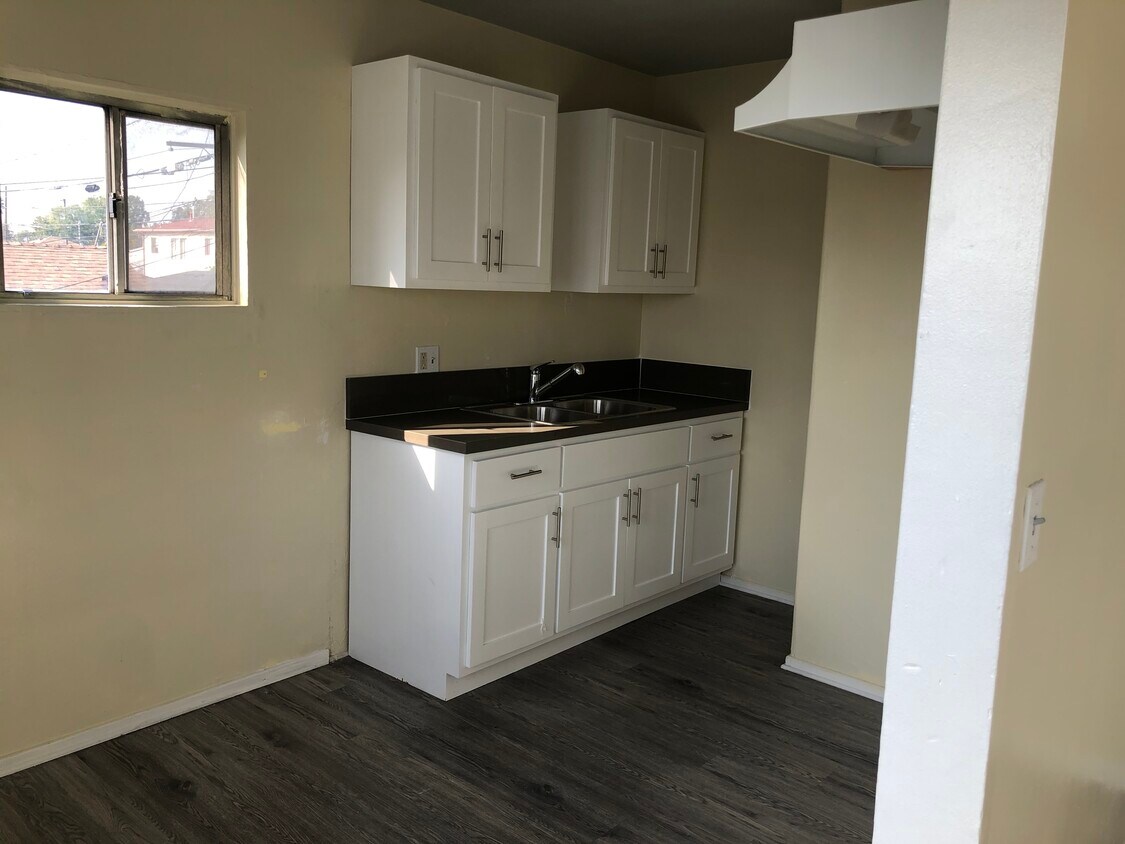 Foto principal - 2414 W Whittier Blvd