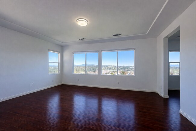 Foto del edificio - Why Settle for Smaller When You Could Have 3882 SQFT, Views, and Solar Savings.......