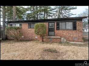 Building Photo - 2502 N Lakeview