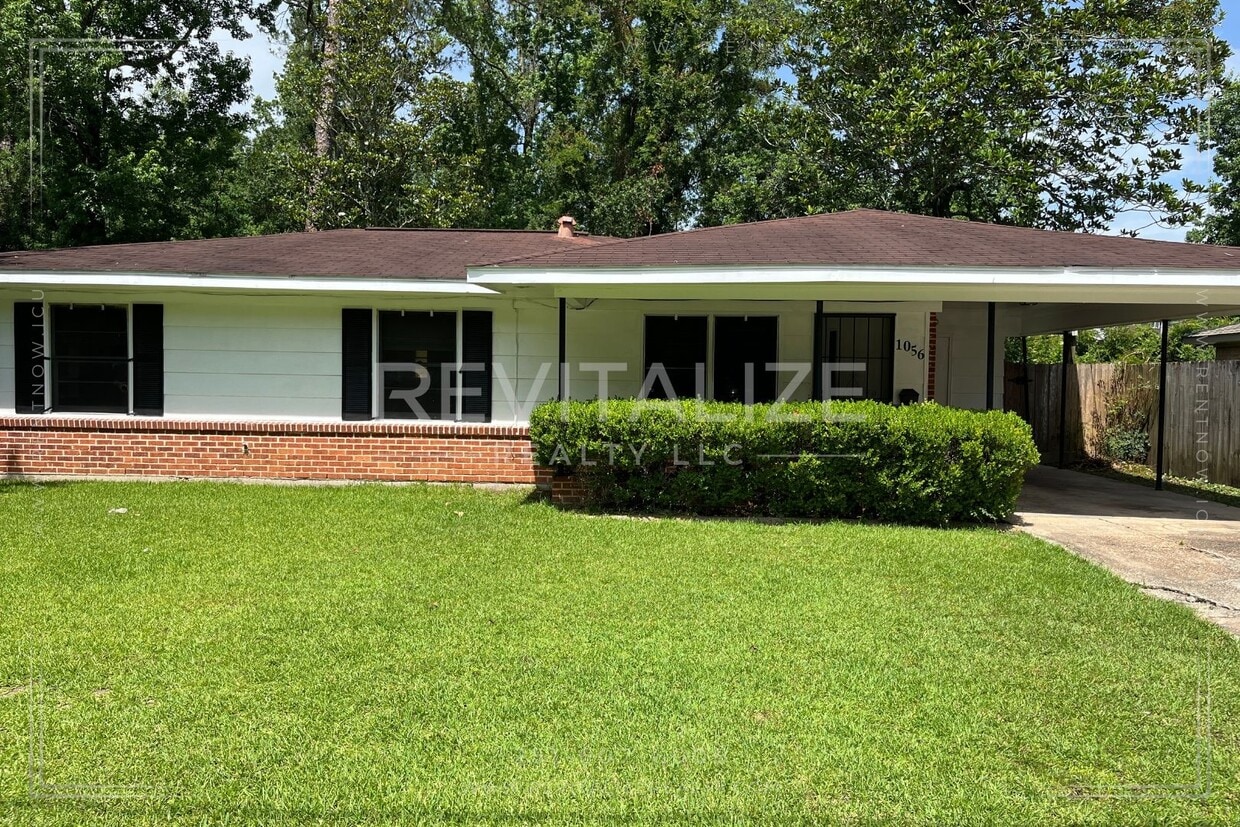 Primary Photo - Charming 3 Bedroom/1.5 Bathroom Home in Mo...