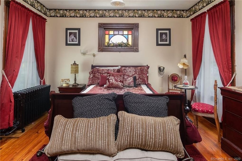 Bedroom for Rent - 185 Curtis St