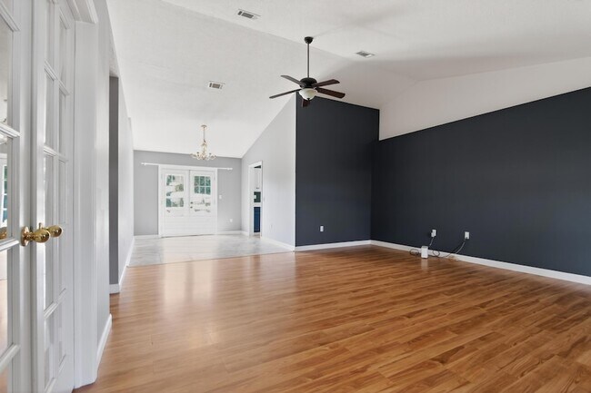Building Photo - 4799 Coronado Cir