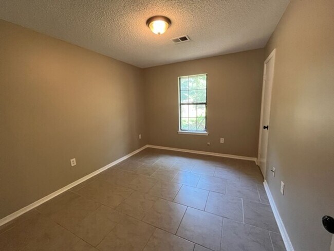 Foto del edificio - Renovated 3 Bedroom 1 Bath Home for Rent!!
