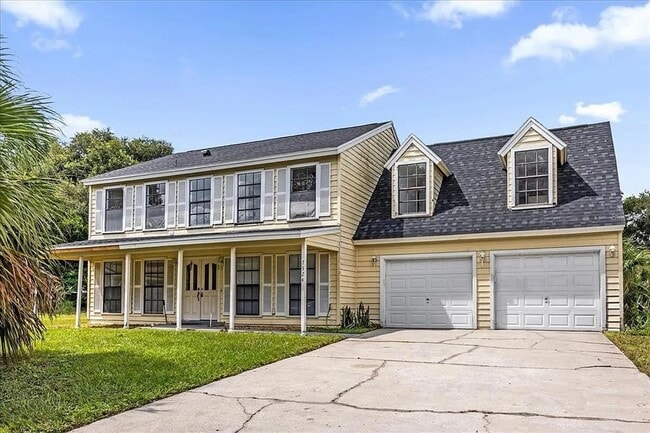 Beautiful 2 stories home with Pool available for rent !!! - Beautiful 2 stories home with Pool available for rent !!!