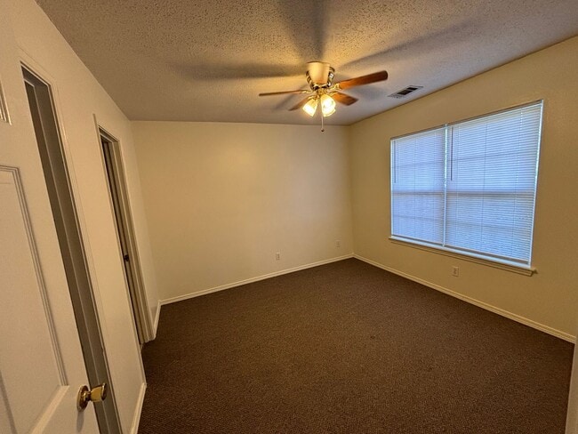 Building Photo - 1417 N Greenwich Ave