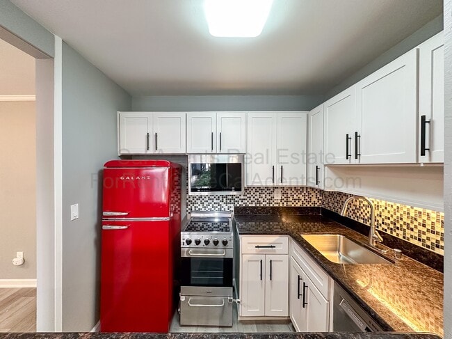 Photo - 3 Admiral Dr Townhome