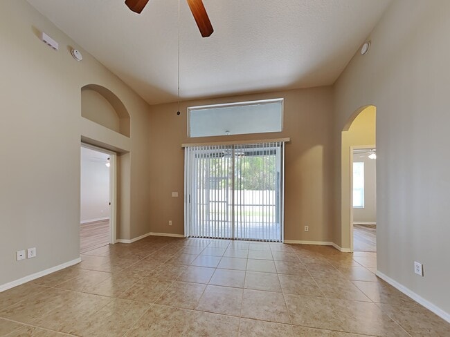 Building Photo - 4320 King Edward Dr