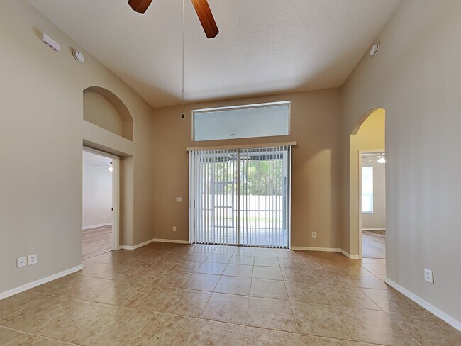 Foto del edificio - 4320 King Edward Dr