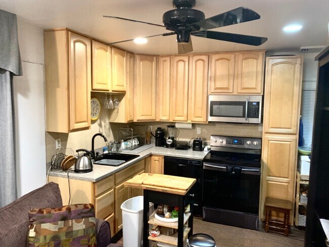 Building Photo - 27 Mulberry Ln