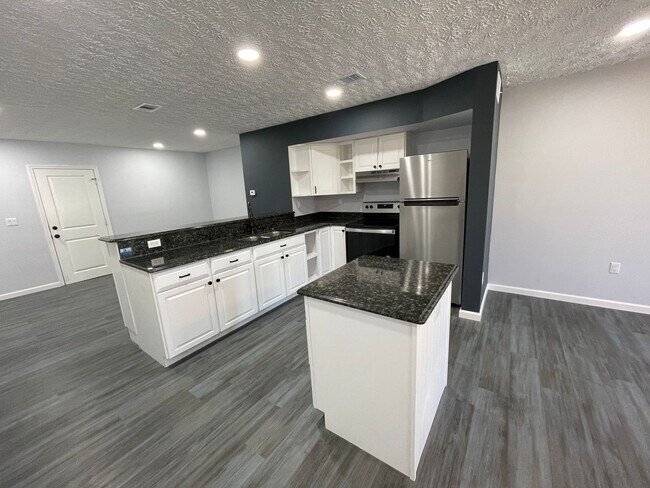 Building Photo - For Lease - 2 BR | 2.5 BA Fully Remodeled ...